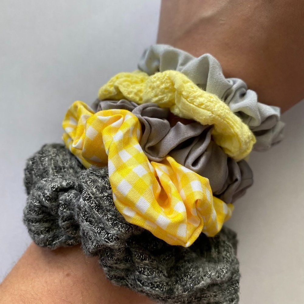 Set of 5 Scrunchies - Gray and Yellow Gingham